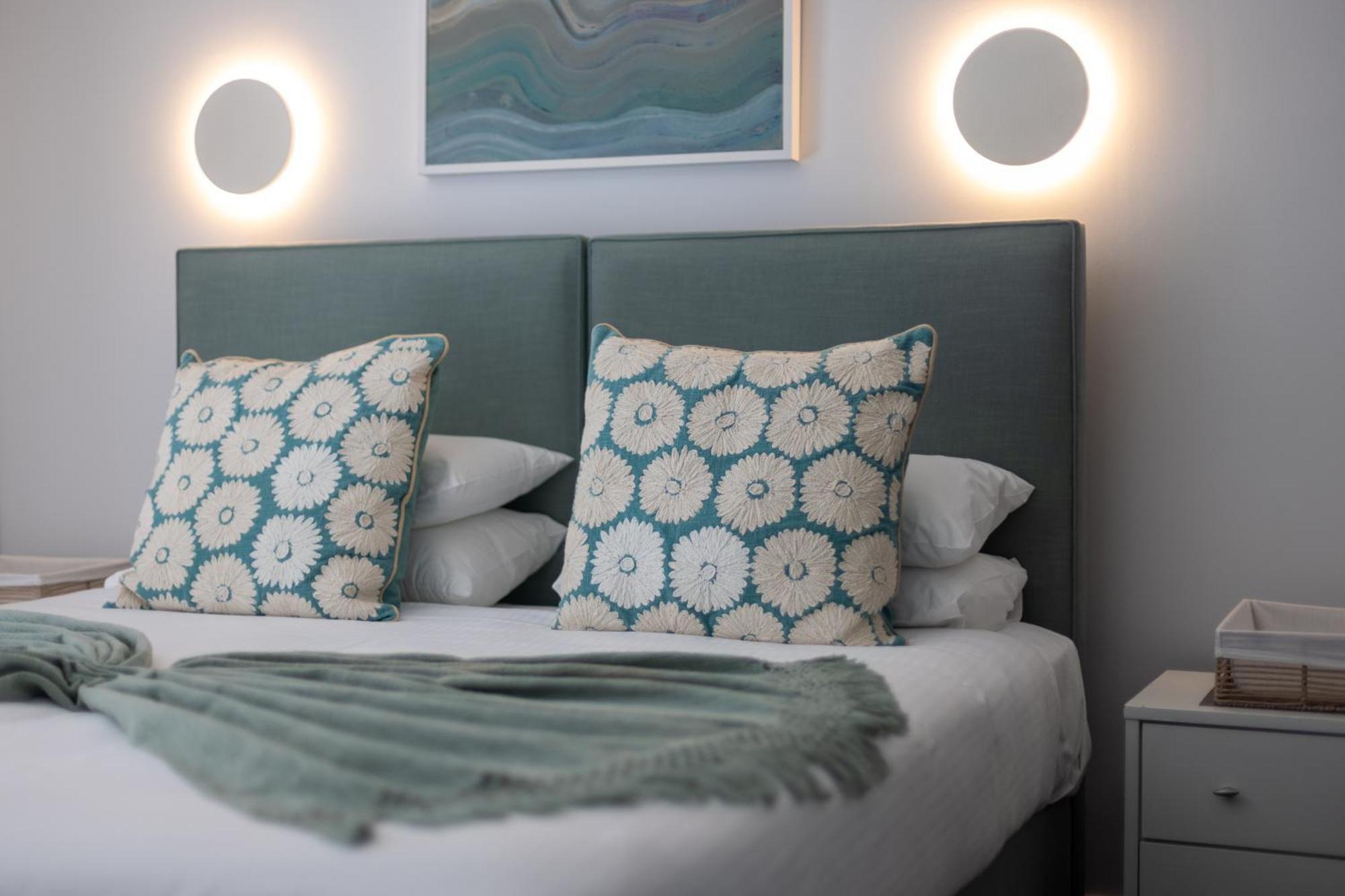 Sundeck Gardens 3*